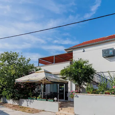 Cozy & Spacious In Starigrad-paklenica Sea View ستاريغغاد باكلينتسا