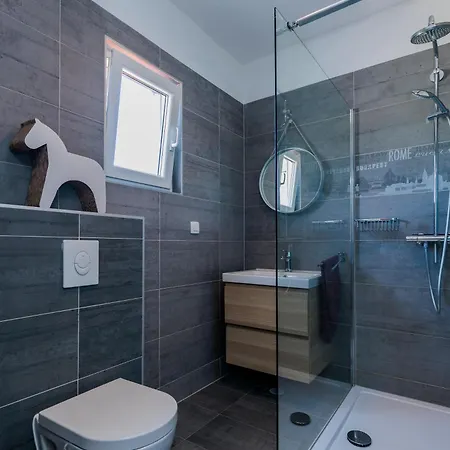 Cozy & Spacious In Starigrad-paklenica Sea View * ستاريغغاد باكلينتسا