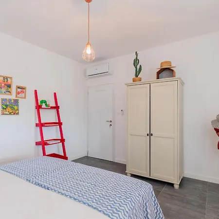 Cozy & Spacious In Starigrad-paklenica Sea View شقة