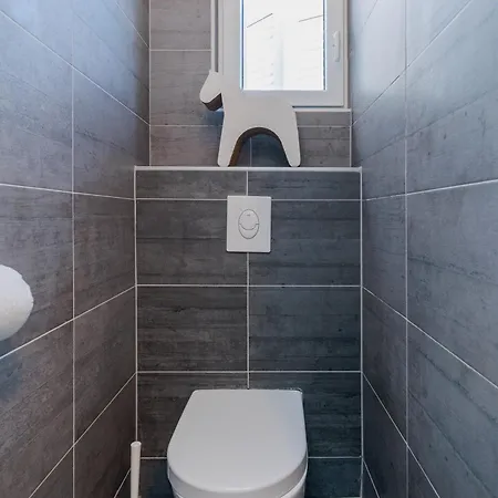 Cozy & Spacious In Starigrad-paklenica Sea View شقة *