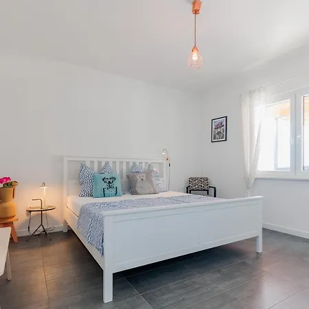 Apartment Cozy & Spacious In Starigrad-paklenica Sea View *